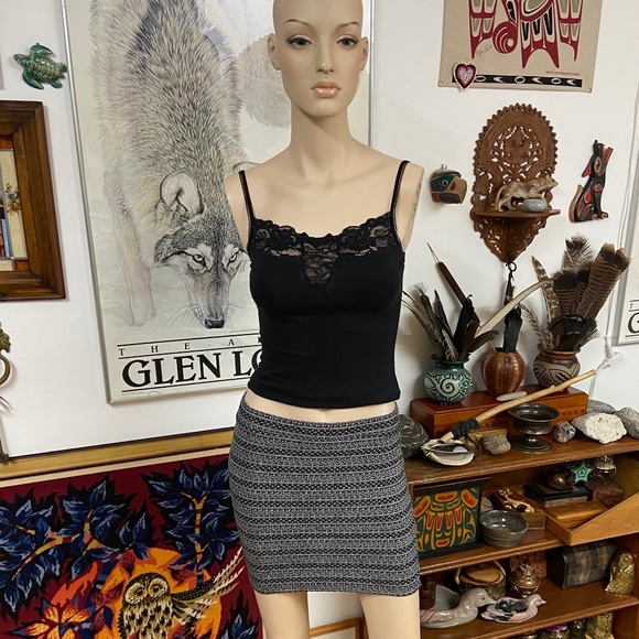 Horizontal Patterned Body-con Mini Skirt - Picture 4 of 10